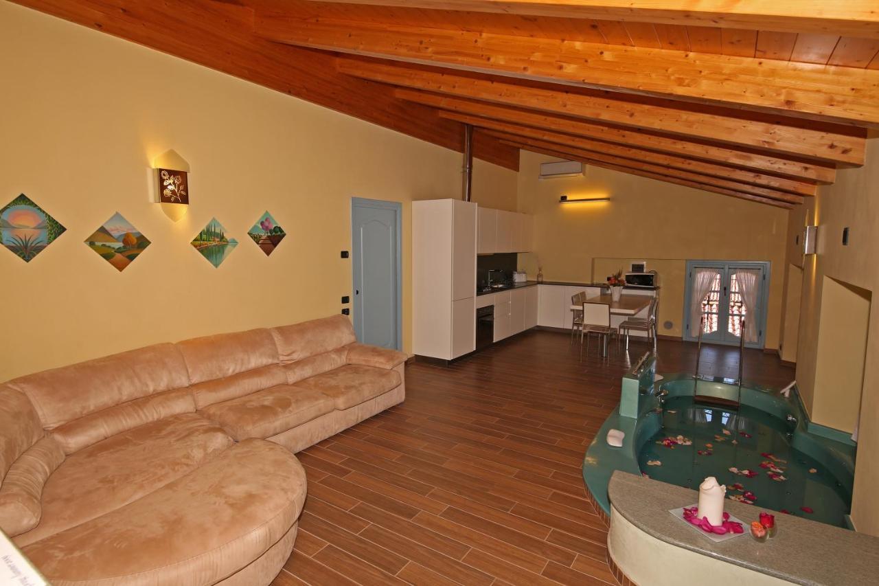 Palazzo Del Vicere Aparthotel Lezzeno Eksteriør bilde